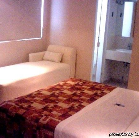 מונטריי Hotel 402 מראה חיצוני תמונה