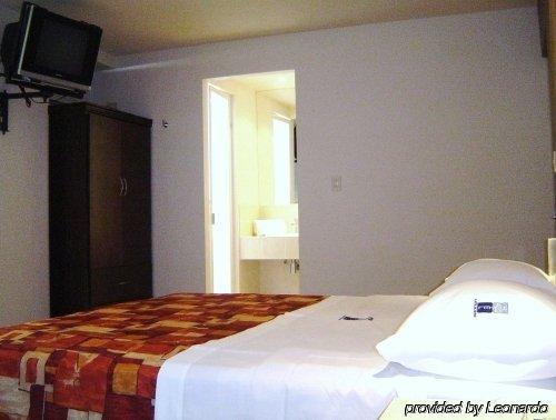 מונטריי Hotel 402 מראה חיצוני תמונה